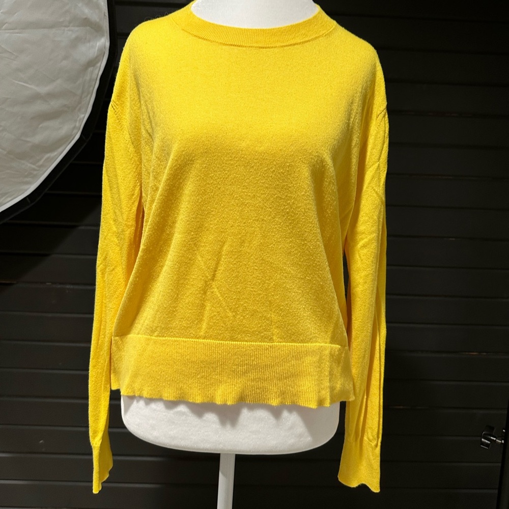 Banana Republic Women’s Bright Yellow Long Sleeve Sweater Lightweight size m